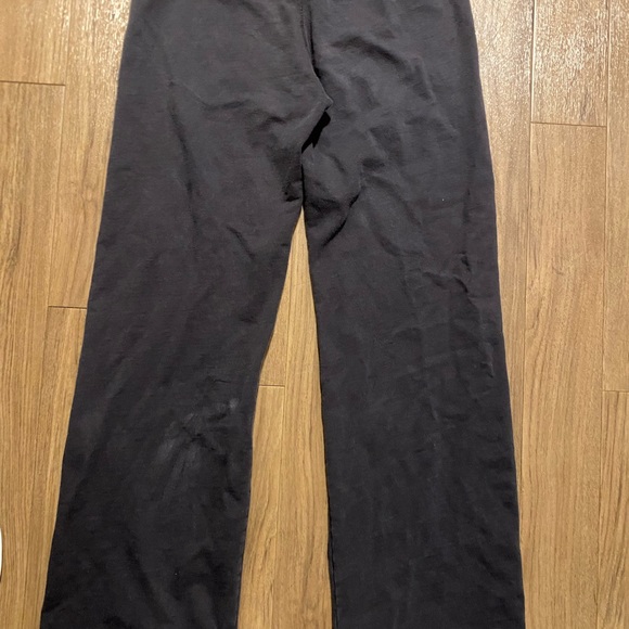 Simple grey juicy sweats with cute pink detailing - Picture 5 of 8